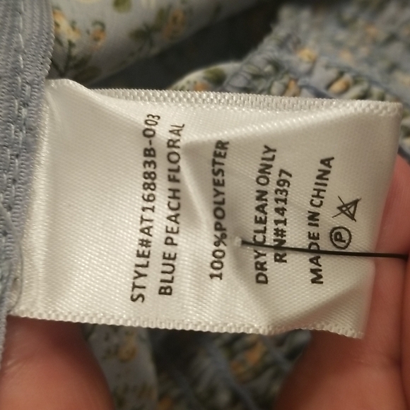 💕ASTR THE LABEL💕 Smocked Floral Print Top ~ Blue Peach Floral Medium M NWT - Picture 10 of 11